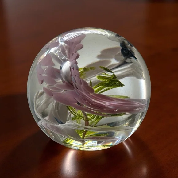 GLASS PAPERWEIGHT 🔮 - Picture 4 of 8